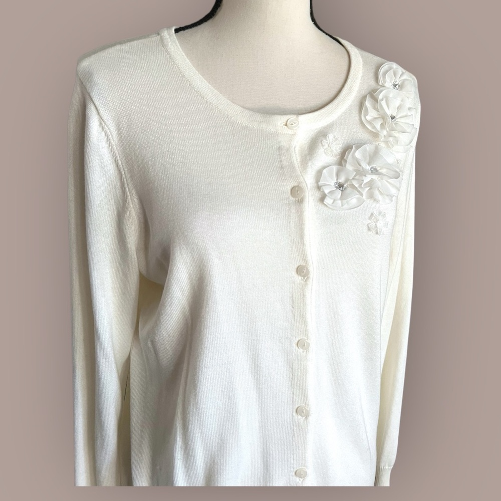 Vtg. Christopher & Banks applied Rhinestone flower center button cardigan.SZ.M - Picture 2 of 7